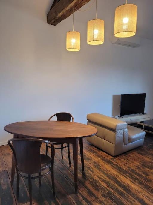 Appartement De Charme Dans Ancienne Cave A Vin เลอบูลู ภายนอก รูปภาพ